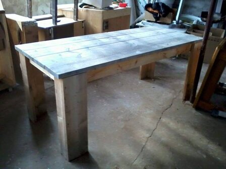 steigerhouten tafel