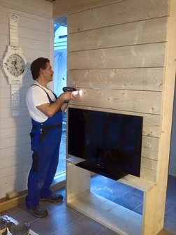 Steigerhouten tv wand, prijs n.o.t.k.